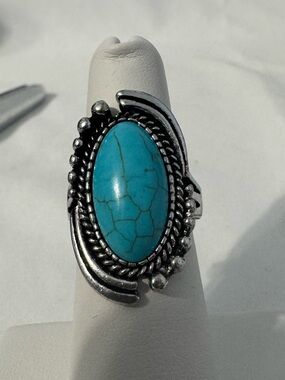 Southwestern Style Turquoise Color Stone Statement Ring Silver Tone Size 5.5